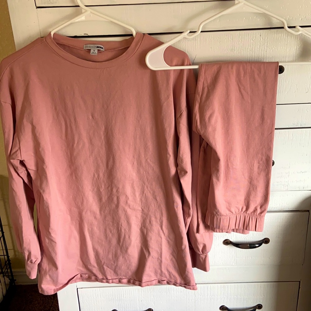 Fashion Nova dusty pink legging set.